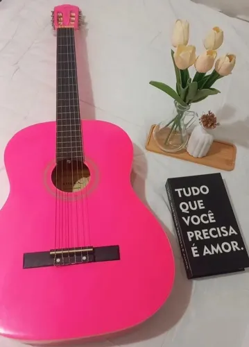 Vende-se violão rosa