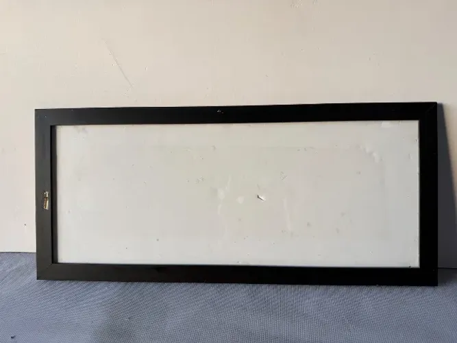 Moldura para quadros preta com vidro ( detalhe na moldura ) veja fotos