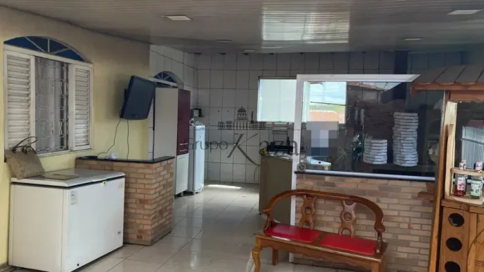 Casa Térrea com Ponto Comercial - Jardim Paraíso - Jacareí - 3 Dormitórios - 200m².
