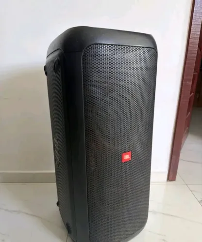 JBL partybox 300 usada, aceita cartão, crédito/débito e pix