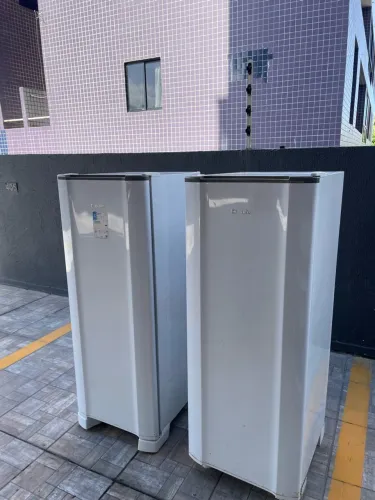 Vendo duas geladeiras esmaltec