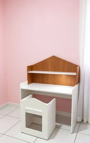 Mesa infantil com banco em mdf