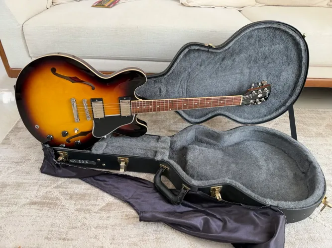 Guitarra Gibson ES335 / ES-335 / ES 335 (Custom/Memphis ano 2009)