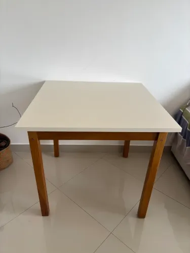 Mesa quadrada madeira de verdade