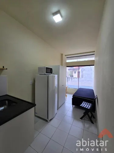 Kitnet mobiliada para locação com 18m² no Jardim Maria Rosa Taboão da Serra/SP