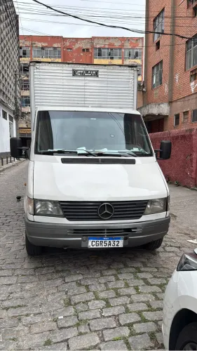 caminhão Mercedes 310 ano 1997 com baú