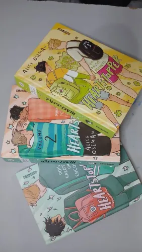 Coleção Heartstopper - Volumes 1, 2 e 3 - Alice Oseman