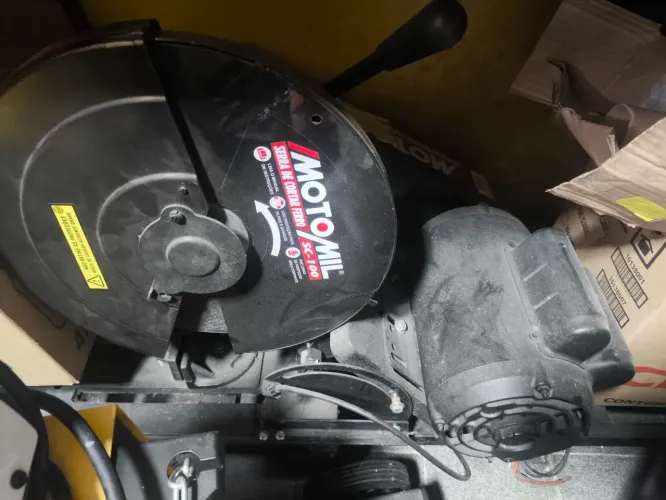 Vendo 1 compressor e 1 um policorte