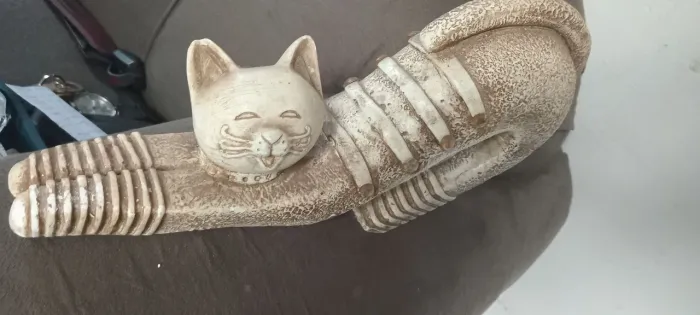 Vendo escultura em cerâmica de gato