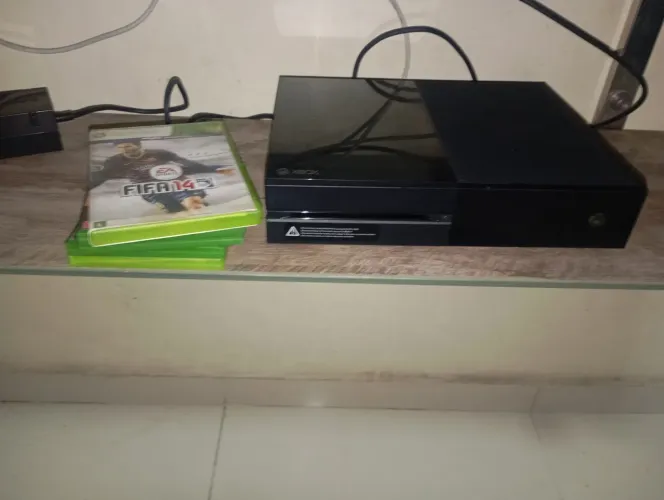 Xbox One + 5 jogos