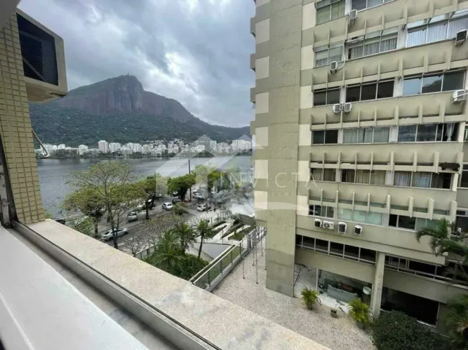 Maravilhoso 3 quartos com 2 vagas na Lagoa