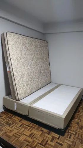 Cama Queen - Excelente Estado