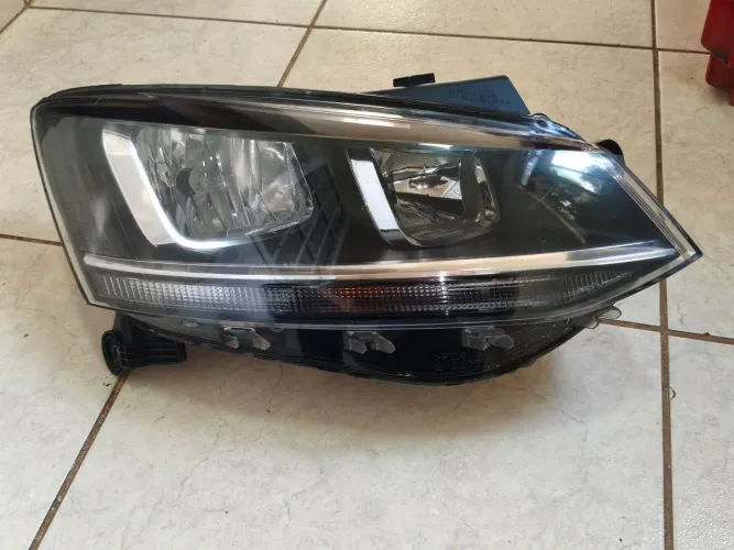 Farol Fox 2015 em diante masca negra. 