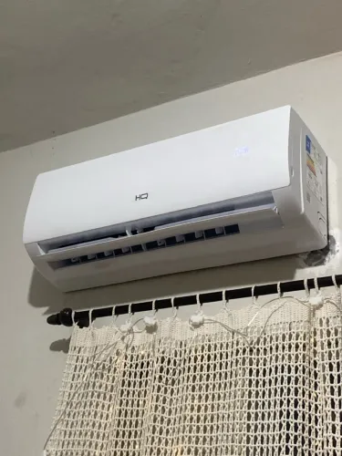 Ar Condicionado HQ 9.000 BTUs - Seminovo, Pouco Uso, Com Nota
