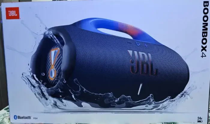 Caixa de Som Bluetooth Boombox 4 JBL, com AI Sound Boost, até 34h de bateria