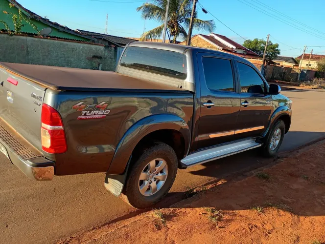 Toyota Hilux CD SRV D4-d 4X4 3.0 TDI Diesel AUT 2013
