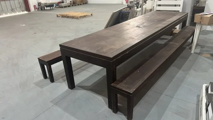 Mesa de churrasco em madeira nobre - 3,50 metros | Acompanha bancos