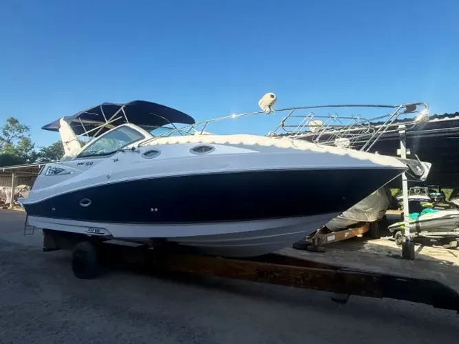 Lancha Focker 280GT - Ano 2009 - Mercruiser 350MAG - 300Hp