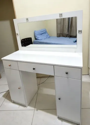 PENTEADEIRA BRANCA COM LED