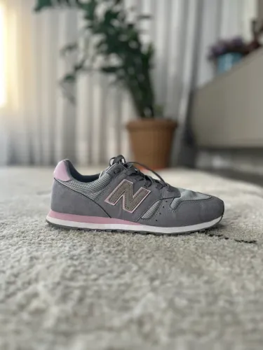 Tênis New Balance 373 Feminino Cinza e Rosa