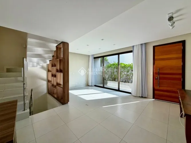 Casa em condomínio fechado na Lagoa da Conceição, em Florianópolis, no charmoso Condomínio