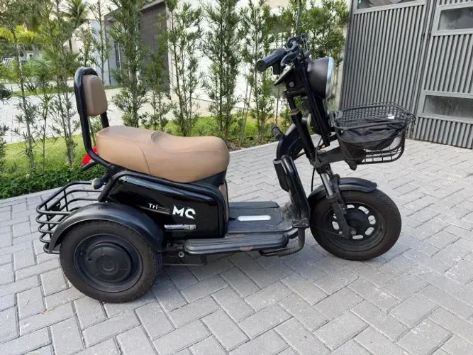Triciclo Elétrico Joy Preto