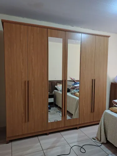 Guarda roupa Leblon com espelho Henn 