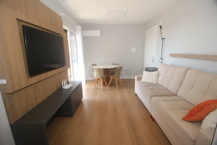 Apartamento mobiliado com 2 dormitórios, sacada com churrasqueira no Condomínio Connect JK