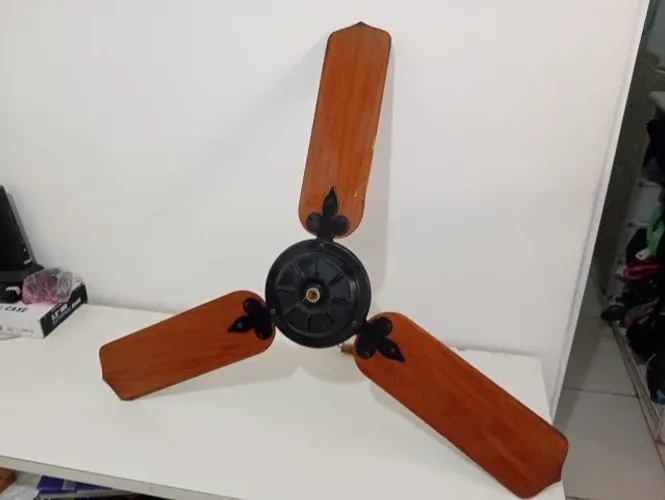 VENTILADOR DE TETO 127V , 3 PÁS MADEIRA
