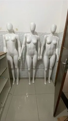 Maniquins balcão vários equipamentos pra loja de roupas