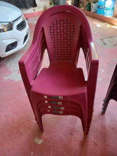 Cadeira de plastico 