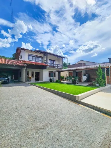 Casa com 1 suíte com banheira + 3 quartos, XV de novembro, Corupá