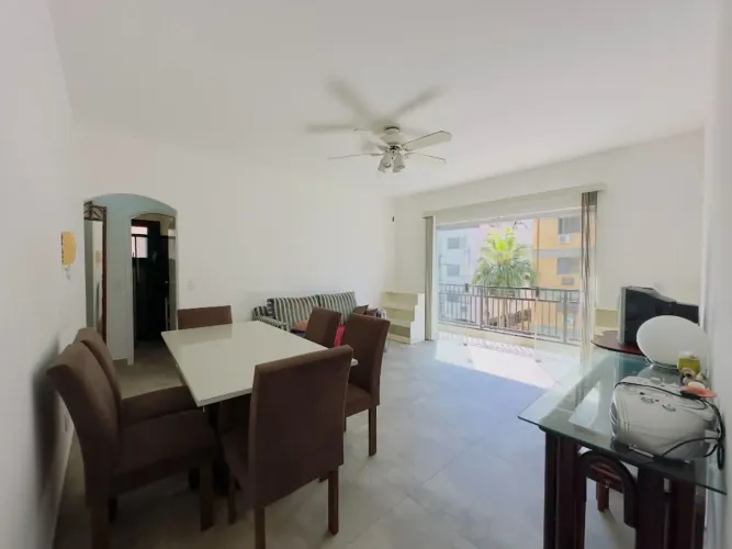 Apartamento à venda localizado apenas 2 quadras do mar na região do Aquário na Praia da En