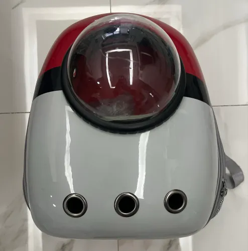 Mochila de transporte para pets em formato de Pokébola