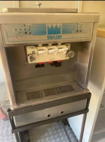 Vendo máquina de sorvete em ótimas condições