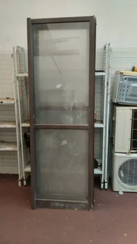 Porta de correr em alumínio e vidro 2,16x0,72 usadas bem conservadas preço R$250,00 cada