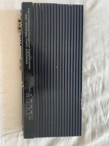 Vendo Roadstar de 3.500 watts de 4 canal