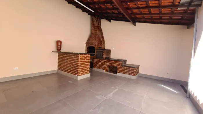 Nova Uberlândia, Casa Recém Reformada, 3/4, Varanda, Estuda Permuta