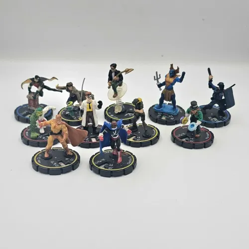Lote 11 Miniaturas HeroClix Marvel e DC - Robin, Gambit, Aztek e mais