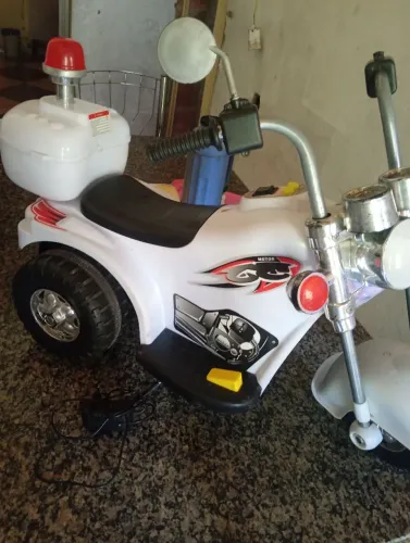 Vende-se moto infantil elétrica