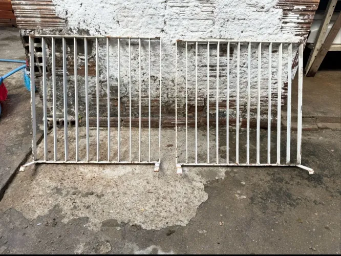 5 Grades de ferro e das janelas de alumínio para banheiro 