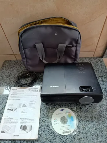 Vendo PROJETOR SAMSUNG SP-M250S, 2500 LÚMENS Com HDMI, funcionando.