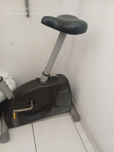 bicicleta ergométrica Caloi Classic Clb10 na cor preta