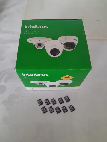 Camera IP Intelbras com 10 cartões de memória