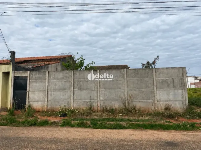 Terreno disponível para venda no bairro Santa Rosa em Uberlândia-MG