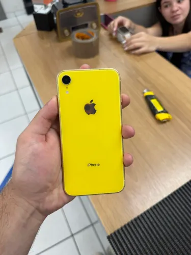 iphone xr amarelo