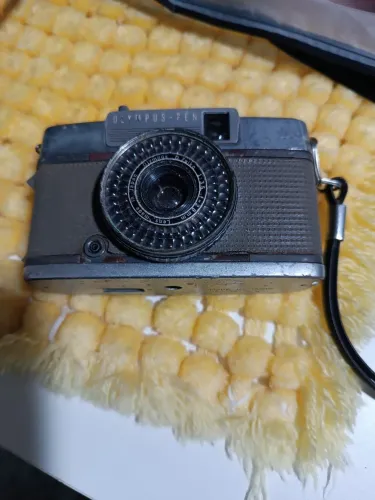 Máquina fotográfica antiga Olympikus pem