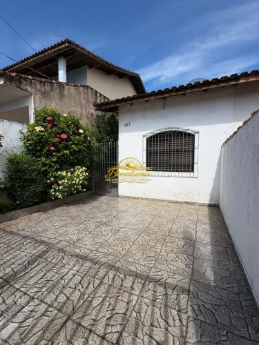CASA A VENDA NO JD. CORUMBÁ, PROX. AO CENTRO DE ITANHAÉM/SP