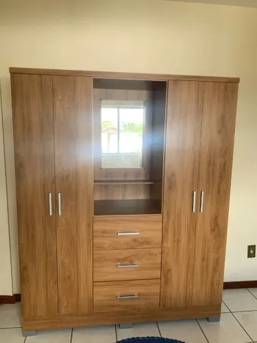 Roupeiro 4 portas com espelho 