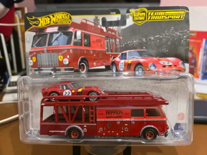Hotwheels Premium Car Culture Team Transport Ferrari 250 GTO e Fiat 642 RN2 Bartoletti 